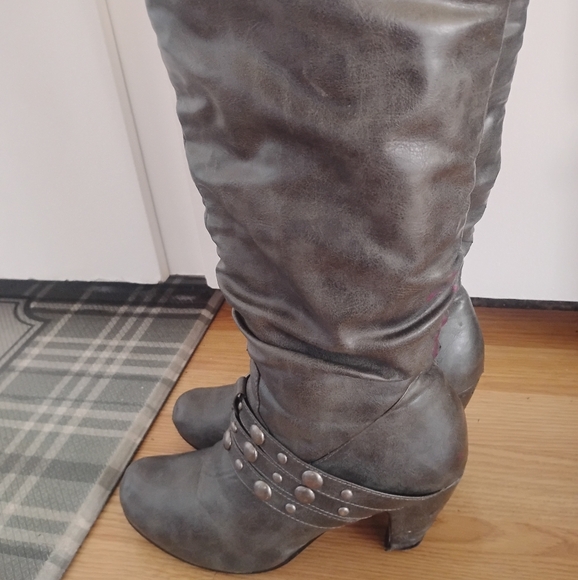 Rinaldi Leather Studded Boots - Picture 9 of 14